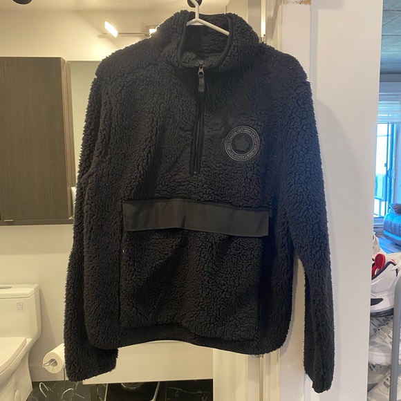 Black polar like new! - Picture 2 of 2